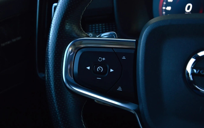 Volvo XC 40 cena 124900 przebieg: 87000, rok produkcji 2018 z Szadek małe 704